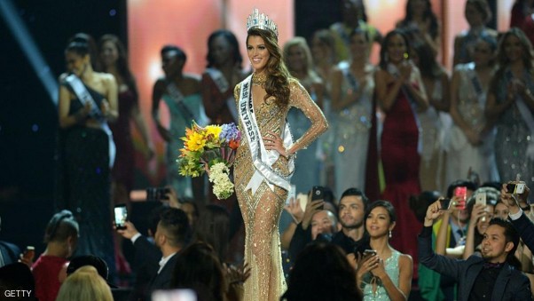 Iris Mittenaere of France poses on stage after being crowned the winner of the Miss Universe pageant at the Mall of Asia Arena in Manila on January 30, 2017. France was crowed Miss Universe on January 30 in a glitzy spectacle free of last year's dramatic mix-up but with a dash of political controversy as finalists touched on migration and other hot-button global issues. / AFP / TED ALJIBE (Photo credit should read TED ALJIBE/AFP/Getty Images)