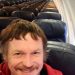 رجل يسافر وحيداً على متن طائرة بالصدفة... ماذا حصل؟ 8 travel alone