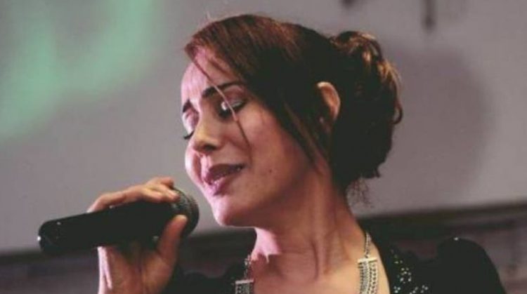 بسبب رأيها على فيسبوك .. مغنية ألمانية عالقة منذ سنة في السجون التركية! 1 turkish