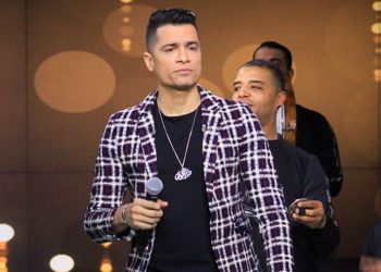 حسن شاكوش يغزو العالم بأغنيته “بنت الجيران” ومصر تمنعه من الغناء
