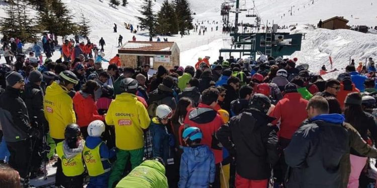 لبنان يقفل مدارسه خوفاً من "كورونا" والطلاب يتهافتون الى مراكز التزلج والمولات "كأن شيءً لم يكن"! 1 لبنان يقفل مدارسه خوفاً من “كورونا” والطلاب يتهافتون الى مراكز التزلج والمولات “كأن شيءً لم يكن”!
