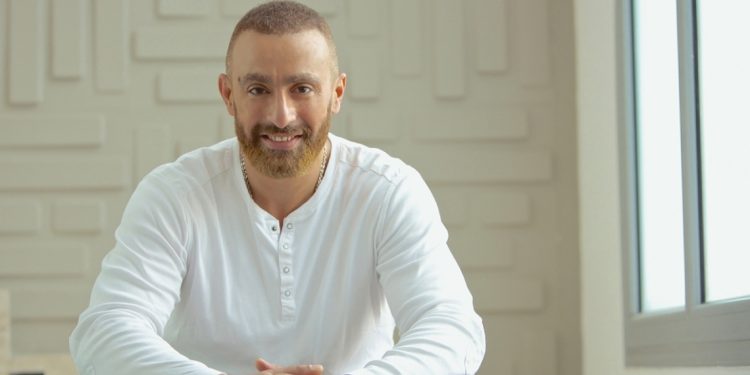 أحمد السقا يخوض تجربة جديدة بتقديم برنامج رمضاني