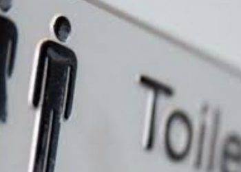 رجل يحتجز زوجته في الحمام بعد ان شك بإصابتها بفيروس كورونا