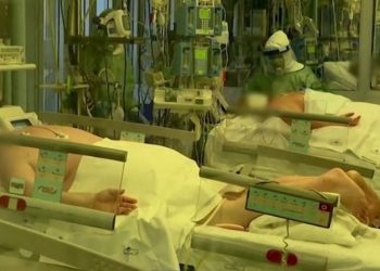 بالفيديو – مشاهد مرعبة لمعاناة المرضى من داخل مستشفى ايطالي لمعالجة فيروس كورونا