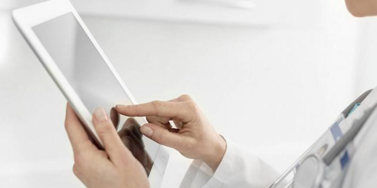 “كوف آب”: تطبيق ألماني يساعد في اختبار الإصابة بفيروس كورونا قبل الذهاب الى المستشفى