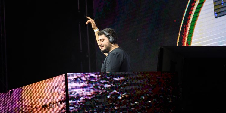 المنسق الموسيقي Cyril M يوّقع عقداً مع "Universal Music" 1 المنسق الموسيقي Cyril M يوّقع عقداً مع “Universal Music”