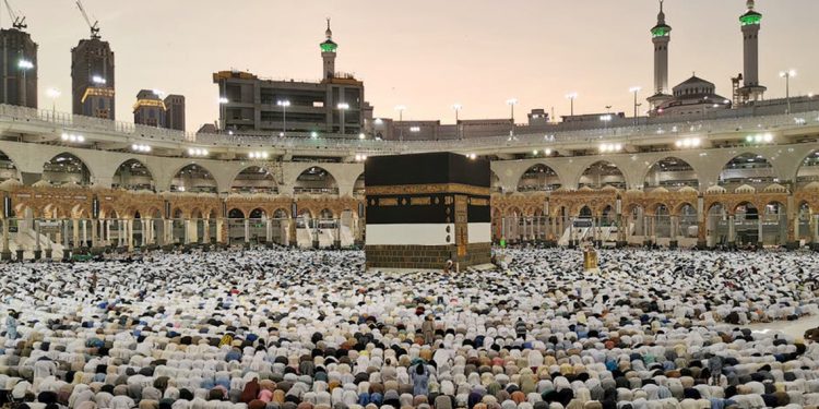 السعودية توقف العمرة للمواطنين والمقيمين ايضاً بسبب فيروس كورونا