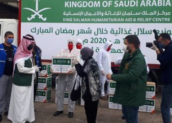 مركز الملك سلمان للإغاثة والأعمال الإنسانية دشن في بيروت مشروع توزيع 26 ألف سلة غذائية