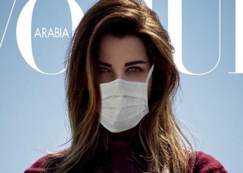 نانسي عجرم بالكمامة على غلاف مجلة “فوج” العالمية لدعم حملة خليك بالبيت