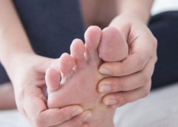 عوارض جديدة لفيروس كورونا في القدمين!