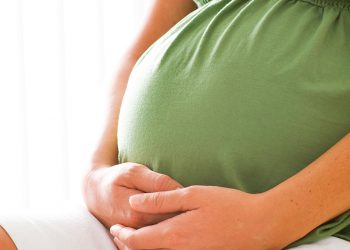 هل يمكن أن ينتقل فيروس كورونا من المرأة إلى جنينها؟
