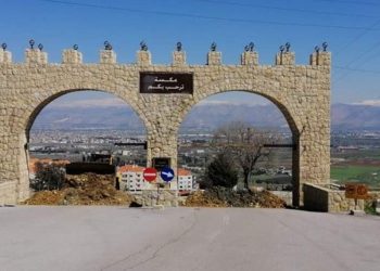 لبنان – مقيم يتسبب بنقل فيروس كورونا وعزل بلدة بقاعية بالكامل