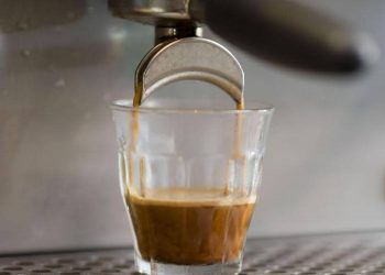 كافيين القهوة ومشروبات الطاقة.. تأثيرات مختلفة على جسمك