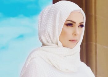 أمل حجازي تعلّم المحجّبات كيفية وضع الكمامة بطريقة سهلة