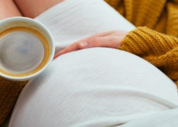 شرب القهوة خلال فترة الحمل… هل هو مضر؟