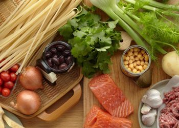 خبراء الصحة يؤكدون… لا دليل على انتقال فيروس كورونا عبر الطعام