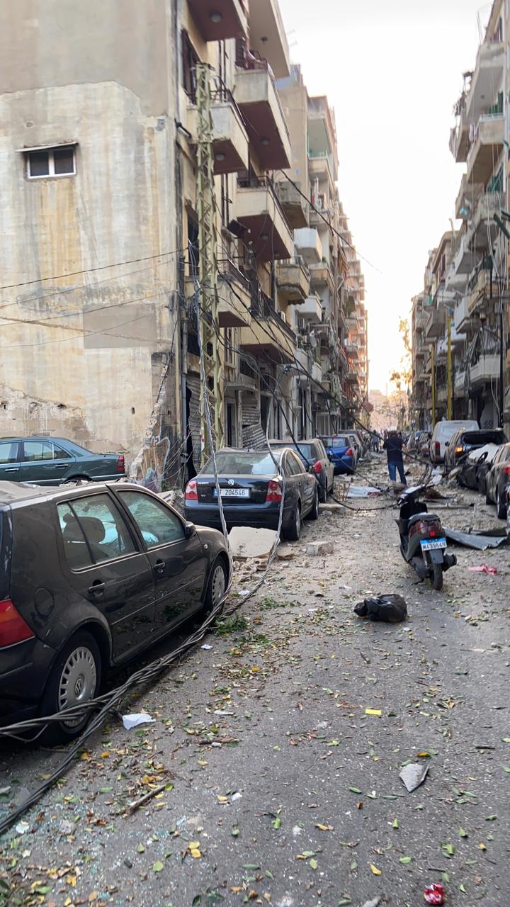 انفجار ضخم يهز بيروت ويحولها الى منطقة منكوبة..الاف الضحايا ودمار هائل 4