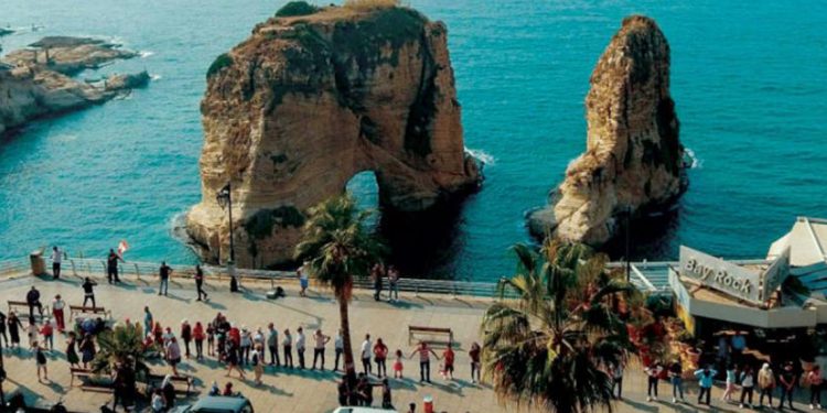رغم تسجيل عدد قياسي بإصبات كورونا اليوم.. لبنان يعيد فتح القطاعات الاقتصادية 1 رغم تسجيل عدد قياسي بإصبات كورونا اليوم.. لبنان يعيد فتح القطاعات الاقتصادية