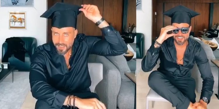 بالفيديو - سعد رمضان يعلن تخرجه من الجامعة بطريقة طريفة 1 بالفيديو – سعد رمضان يعلن تخرجه من الجامعة بطريقة طريفة