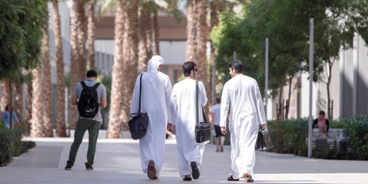 الإمارات تقدم منح دراسية كاملة لجميع أبناء العاملين في خط الدفاع الأول في القطاع الصحي