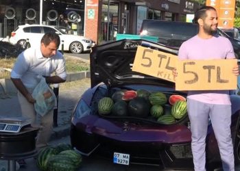 بالفيديو – باع البطيخ على سيارة لامبورغيني… والشرطة تلاحقه
