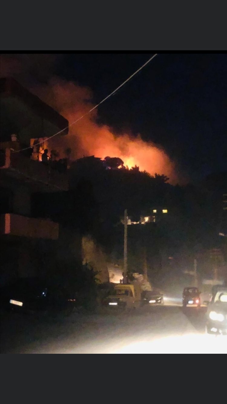ضخم في شمال لبنان والنيران تلتهم الجبال وتصل الى البيوت 3