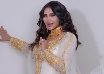 بالفيديو – أحلام أوّل نجمة عربية تتلقى لقاح كورونا التجريبي