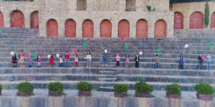 أغنية بأصوات أطفال لبنان.. بدنا نعيش!