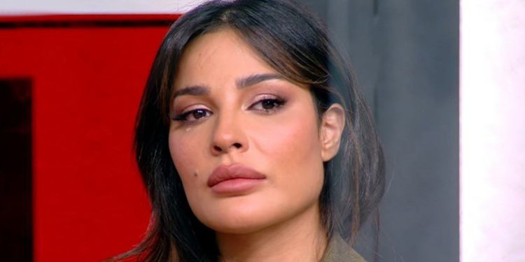 بالفيديو - نادين نجيم تروي تجربتها المروعة يوم انفجار المرفأ... ولقاء مع الرجل الذي أنقذ حياتها 1 بالفيديو – نادين نجيم تروي تجربتها المروعة يوم انفجار المرفأ… ولقاء مع الرجل الذي أنقذ حياتها