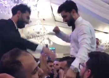 بعد اصابة محمد صلاح بكورونا.. فيديو من زفاف شقيقه يثير ريبة الجمهور