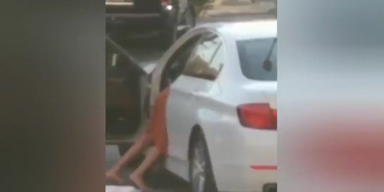 بالفيديو - القبض على شاب وفتاة في الكويت لارتكابها فعلاً فاضحاً على الطريق العام 1 بالفيديو – القبض على شاب وفتاة في الكويت لارتكابها فعلاً فاضحاً على الطريق العام