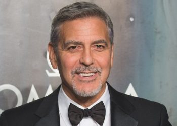 جورج كلوني يمنح مليون دولار لكل أصدقائه المقربين ومن ساعده في بداية مسيرته