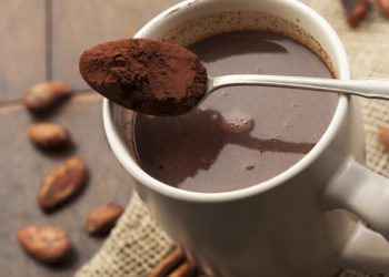 دراسة جديدة.. شرب الكاكاو يرفع مستوى الذكاء