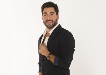 محمد جمعة يطلق “إنتي مين” ويتخطى المليون مشاهدة