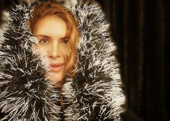 ألين لحود تغني الميلاد “Holly Jolly Christmas”