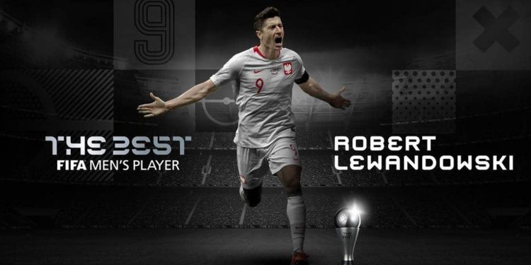 ليفاندوفسكي يكتسح ميسي ورونالدو ويفوز بجائزة أفضل لاعب لعام 2020!