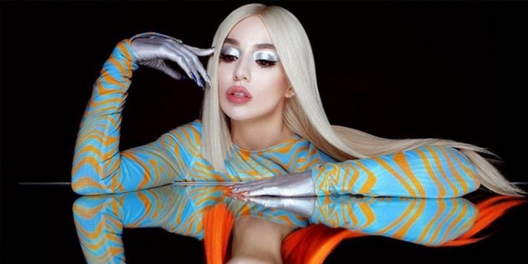 استمع لجديد AVA MAX بعنوان "My Head & My Heart" مع وارنر ميوزك 1 استمع لجديد AVA MAX بعنوان “My Head & My Heart” مع وارنر ميوزك