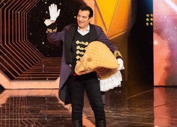إيهاب توفيق يتوج فائزاً بالموسم الأول من برنامج The Masked Singer- إنت مين؟