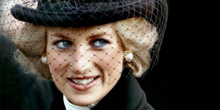 بالصور – 3 رسائل بخط يد الأميرة ديانا للبيع.. كم السعر ولمن كتبت؟