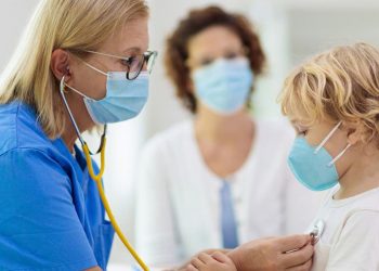 لقاح كورونا والأطفال.. أسئلة مهمة تجيب عنها منظمة الصحة العالمية