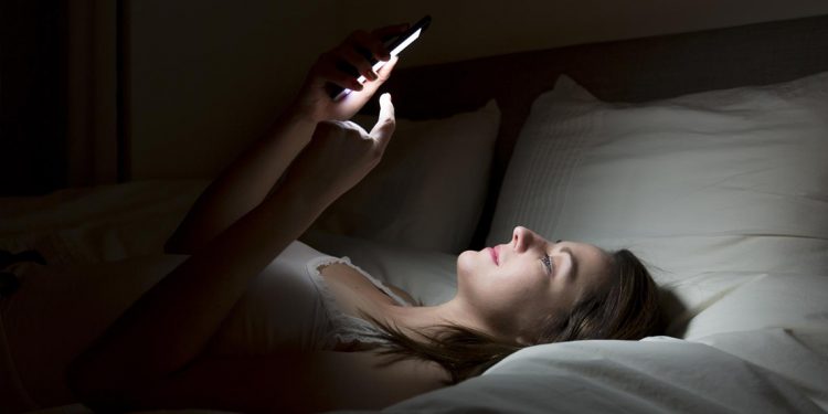 نصيحة هامة.. اترك هاتفك الذكي خارج غرفة النوم 1 نصيحة هامة.. اترك هاتفك الذكي خارج غرفة النوم