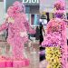 المصمم العربي العالمي آدم عفارة يكرم الام في عيدها بمجسم ضخم مؤلف من 5000 وردة 13 المصمم العربي العالمي آدم عفارة يكرم الام في عيدها بمجسم ضخم مؤلف من 5000 وردة