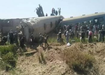 بالفيديو – تصادم قطارين في مصر بحادث أليم يوقع عدد كبير من الضحايا
