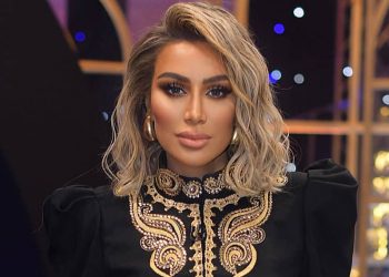 مايا دياب تشعل مواقع التواصل في أولى حلقات برنامج “العرافة” مع بسمة وهبة