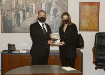 رئيسة جمعية اليمونة السياحية السيّدة صوفيا شريف تلتقي بوزير الثقافة الدكتور عبّاس مرتضى