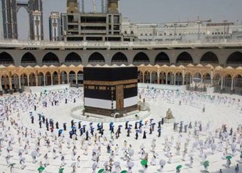 السعودية تسمح فقط لمن تلقوا لقاح كورونا بأداء العمرة خلال رمضان
