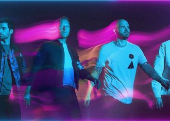 فريق Coldplay يصدر أغنيته الجديدة HIGHER POWER من الفضاء