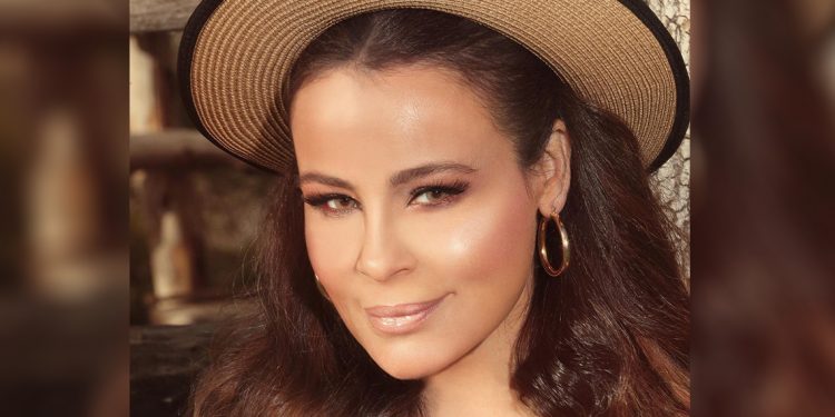 كارول سماحة تخطف الأنظار بجلسة تصوير جديدة 1 كارول سماحة تخطف الأنظار بجلسة تصوير جديدة