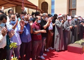 بالصور – سمير غانم إلى مثواه الأخير وسط حالة من الحزن الشديد