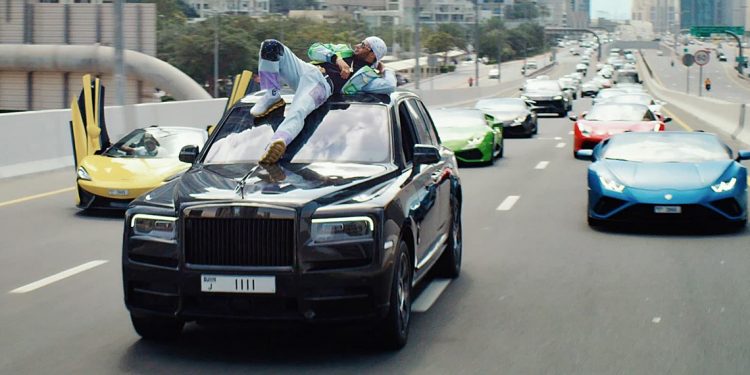 محمد رمضان يصدر جديده "ڤيرساتشي بيبي" ويتبرع بالأرباح 1 محمد رمضان يصدر جديده “ڤيرساتشي بيبي” ويتبرع بالأرباح